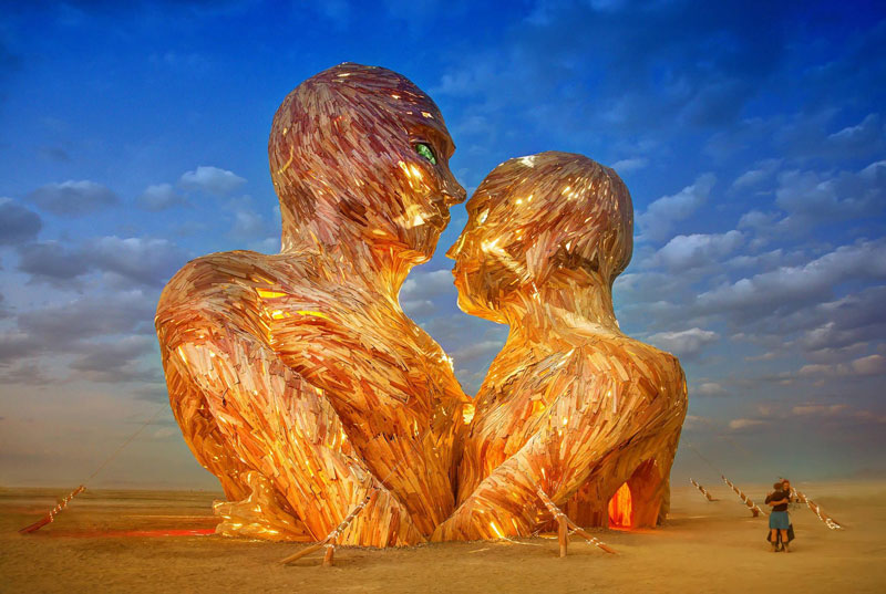 embrace sculpture burning man trey ratcliff 2014 Picture of the Day: Embrace Impermanence