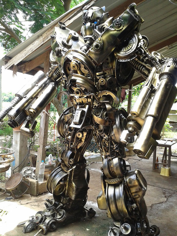 giant transformers made from old car parts (4)