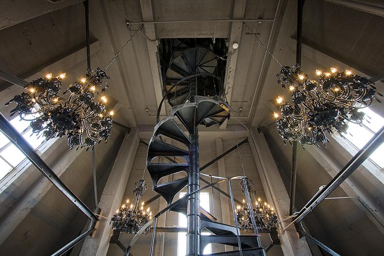 25 Stunning Images of Spiral Staircases