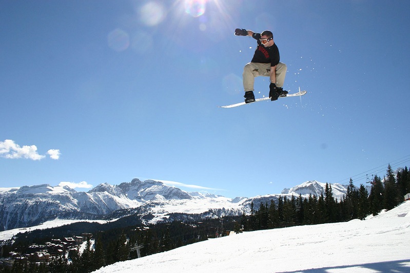 The 5 Essential Snowboard Grabs [20 Pics] » TwistedSifter