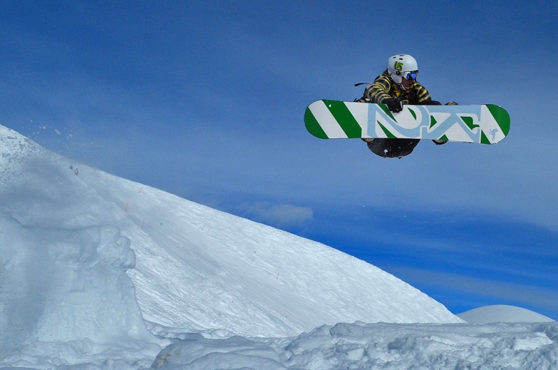 The 5 Essential Snowboard Grabs [20 Pics] » TwistedSifter