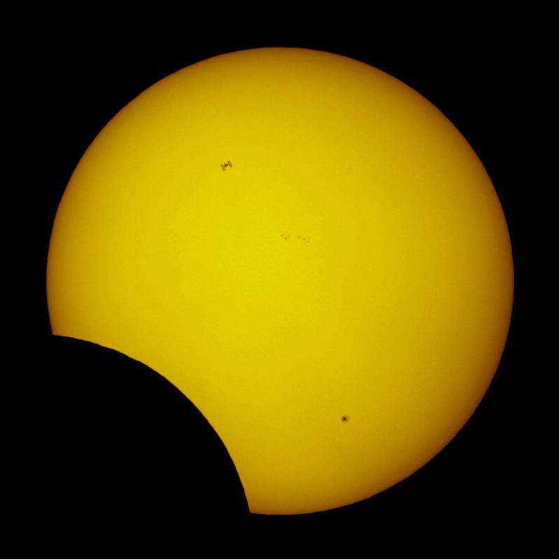 Picture of the Day: The ISS and Solar Eclipse! | Jan. 5, 2011