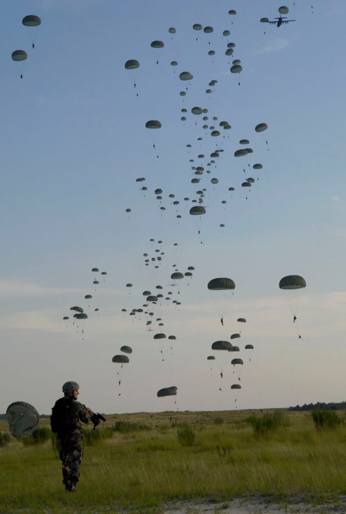 Picture of the Day: US Paratroopers