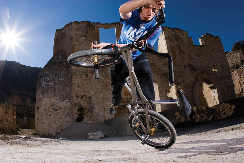 21 Unbelievable Flatland BMX Photographs » TwistedSifter