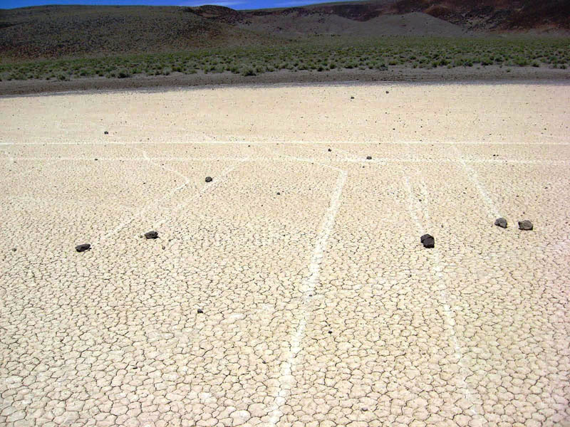Picture of the Day: Mysterious Roving Rocks of Racetrack Playa ...