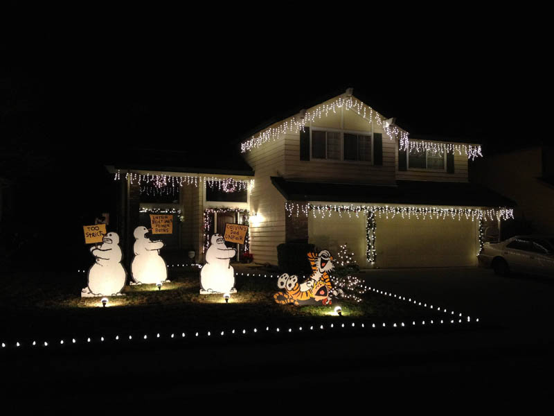 Picture of the Day: Best. Calvin and Hobbes Christmas Decor. Ever.