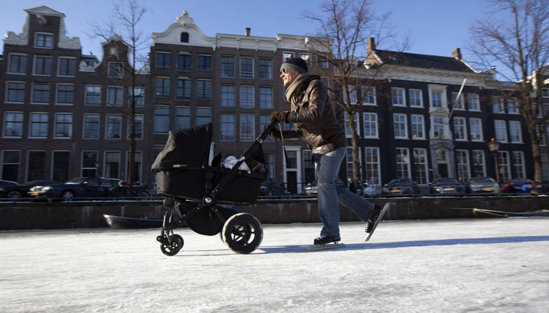 Ice Skating the Famous Canals of Amsterdam » TwistedSifter