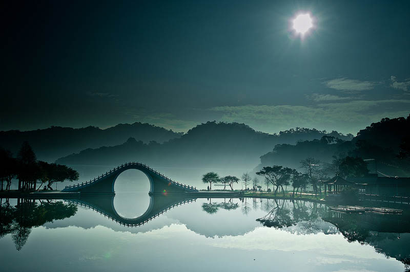 Picture of the Day: Moon Bridge in DaHu Park, Taipei