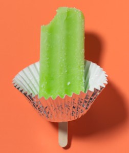 using a cupcake wrapper as popsicle drip protector
