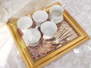 turn old picture frames into serving trays turn old picture frames into serving trays