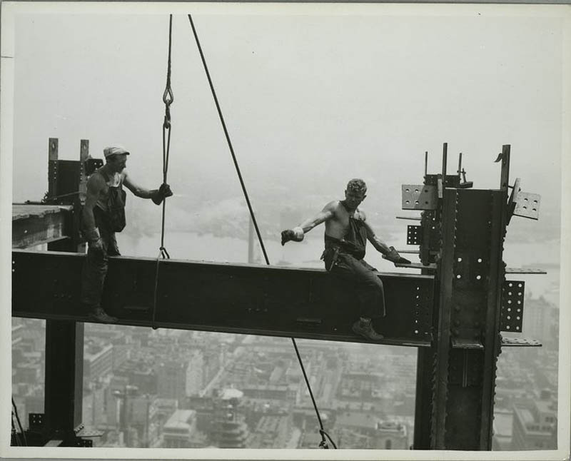 Photos of the Empire State Building Under Construction – TwistedSifter