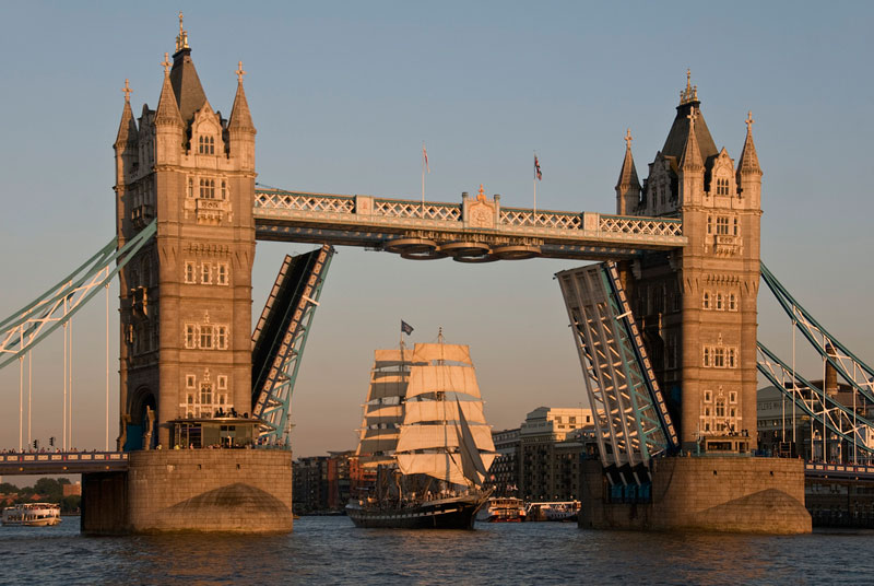 Picture of the Day: 100 Years of History Sails Through the Tower Bridge