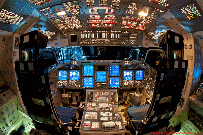 photo of the space-shuttle-Endeavour-cockpit-flight-deck