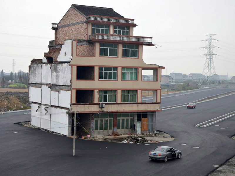 China Builds Highway Around House That Refuses to Move