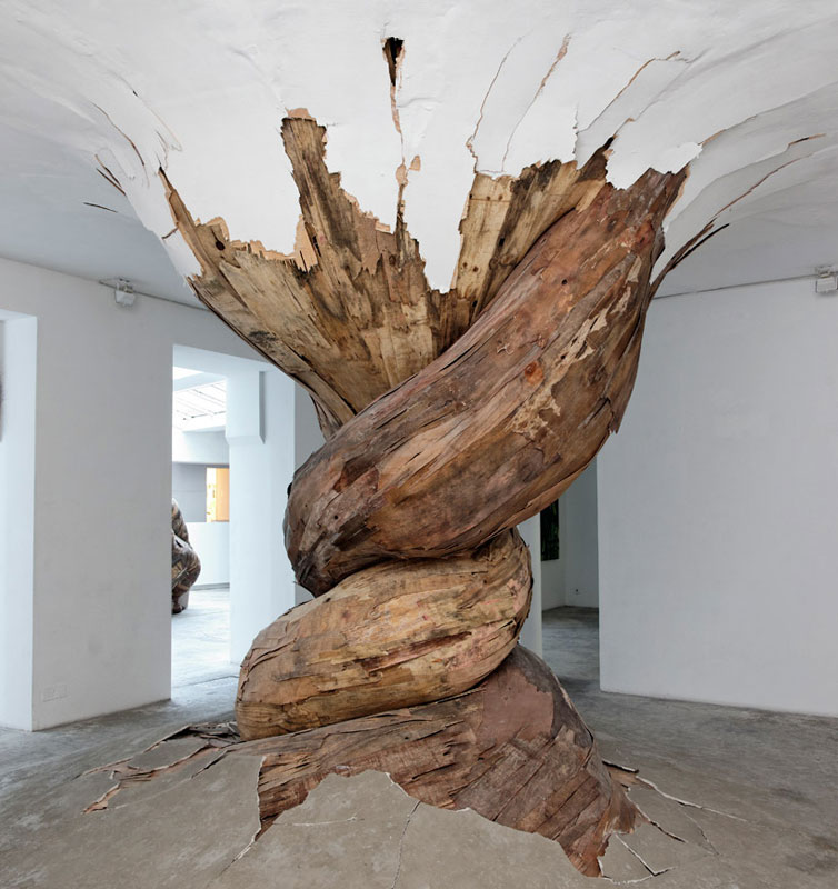 Organic Wooden Sculptures by Henrique Oliveira