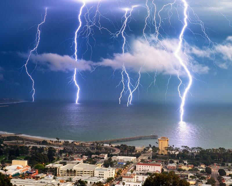 Picture of the Day: Long Exposure Lightning Storm » TwistedSifter