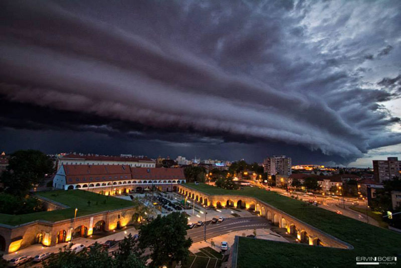 Picture of the Day: Shelf Cloud Over Timisoara