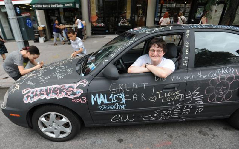 Artist Covers Car in Chalkboard Paint, Lets People Draw On It