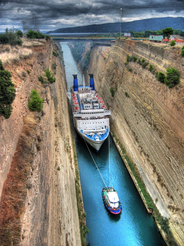 Picture of the Day: Big Ship in a Tiny Canal