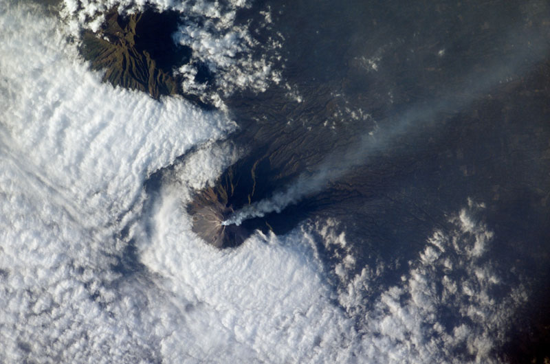 15 Volcanic Eruptions Seen from Space » TwistedSifter