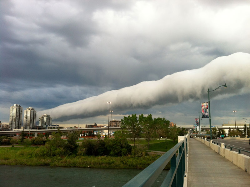 Picture of the Day: Roll Cloud Over Calgary
