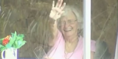 This Elderly Woman Has Been Waving at Students for Years. They Finally Did Something About It