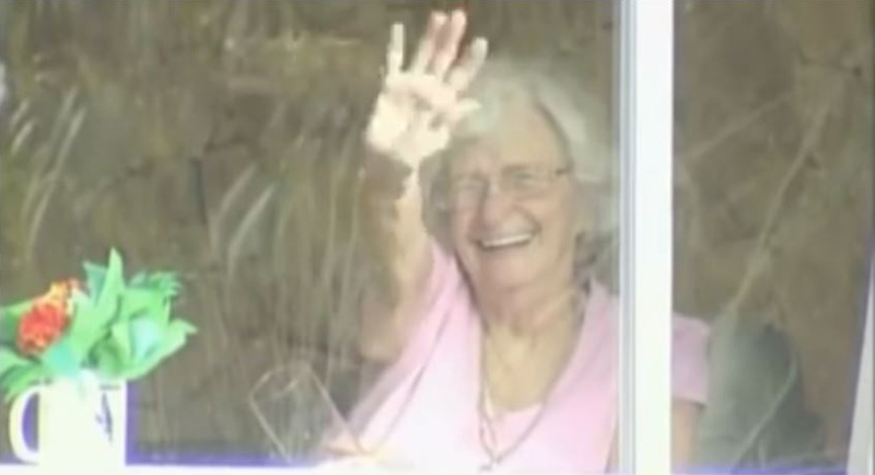 This Elderly Woman Has Been Waving at Students for Years. They Finally Did Something About It