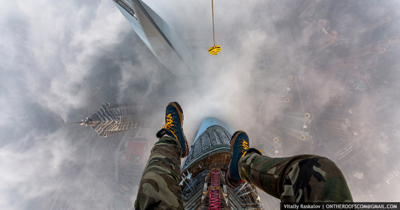 The Crazy Duo that Scaled the World's 2nd Tallest Building also Took some Amazing Photos
