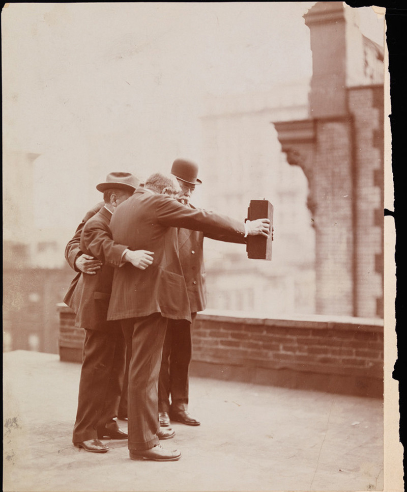 Picture of the Day: The 1920s Selfie