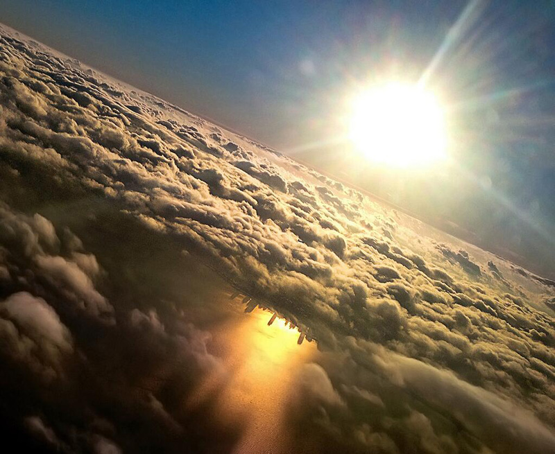 Picture of the Day: Chicago Reflected in Lake Michigan from an Airplane