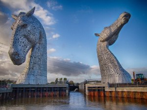 the kelpies giant horse head sculptures the helix scotland by andy scott 8 the kelpies giant horse head sculptures the helix, scotland by andy scott (8)