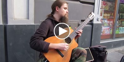 This Guitar Player Improvises on the Spot and It Sounds Absolutely Beautiful