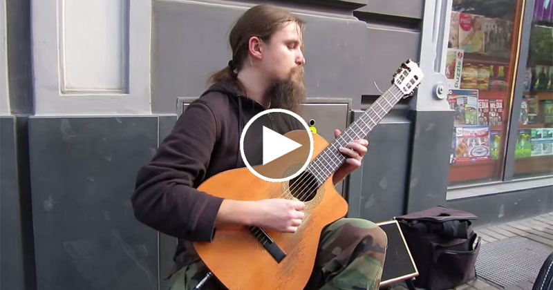 This Guitar Player Improvises on the Spot and It Sounds Absolutely Beautiful