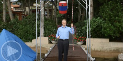Bill Gates Accepts Mark Zuckerberg's ALS Ice Bucket Challenge