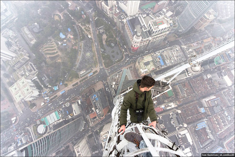 12 Photos That Look Straight Down from Perilous Heights » TwistedSifter