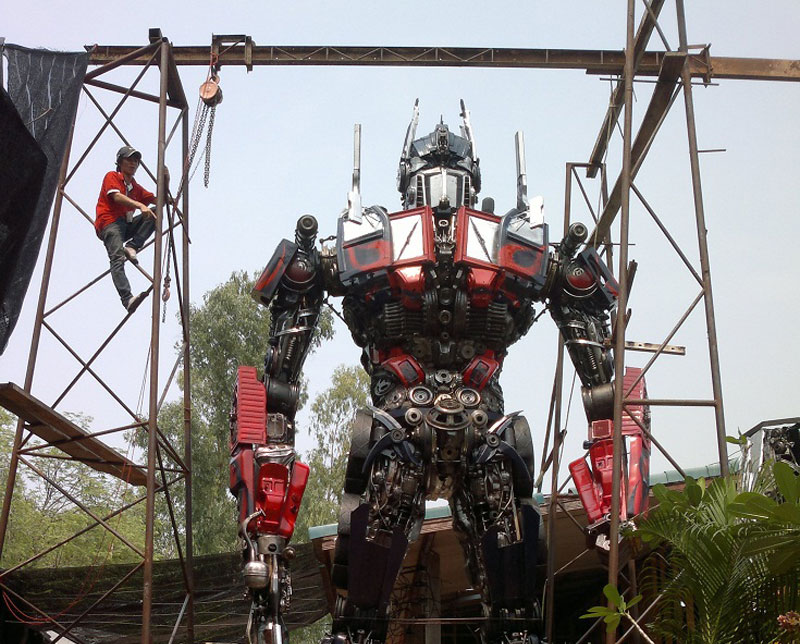 20 ft Transformers Made from Old Car Parts