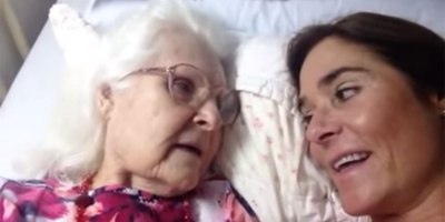 87 year-old Mother with Alzheimer's Recognizes Her Daughter