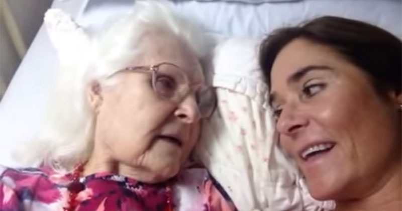 87 year-old Mother with Alzheimer's Recognizes Her Daughter