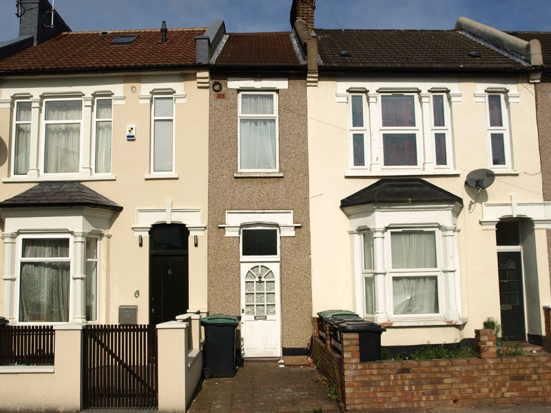 Picture of the Day: This 7ft Wide House in London Just Listed at $383K