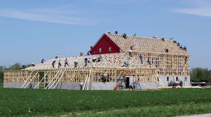 Amazing Timelapse Shows Amish Farmers Raise a Barn in 10 Hours