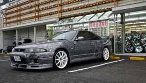 artist uses sharpie to give nissan skyline gtr one of a kind paint job 14 Artist Uses Sharpie to Give Nissan Skyline GTR One of a Kind Paint Job (14)