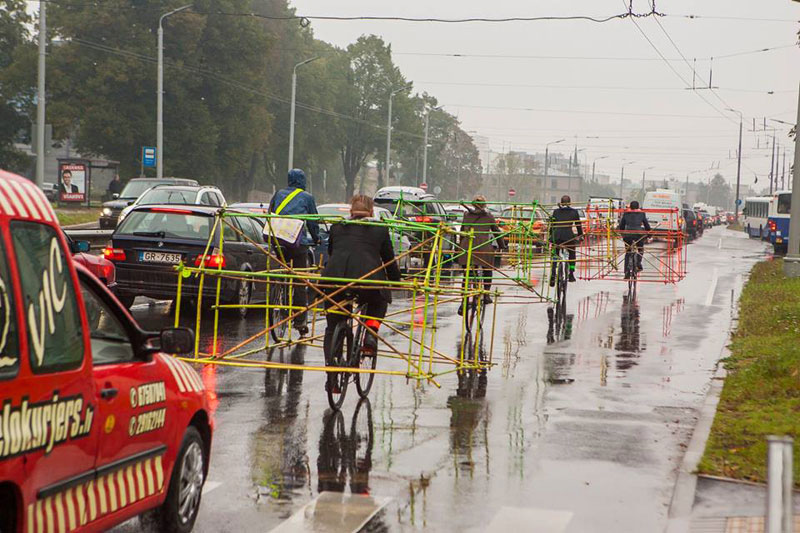 latvian cyclists demonstrate bikes taking up as much space as cars (1)