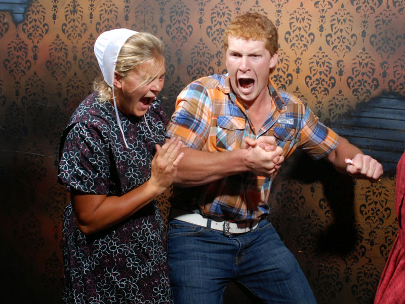 niagara falls haunted house fear factory funny pictures of scared people (17)