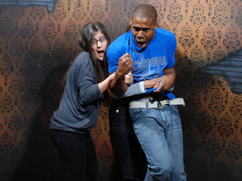 niagara falls haunted house fear factory funny pictures of scared people (3)