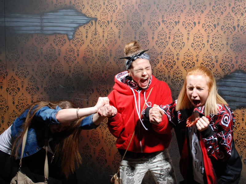 niagara falls haunted house fear factory funny pictures of scared people (9)