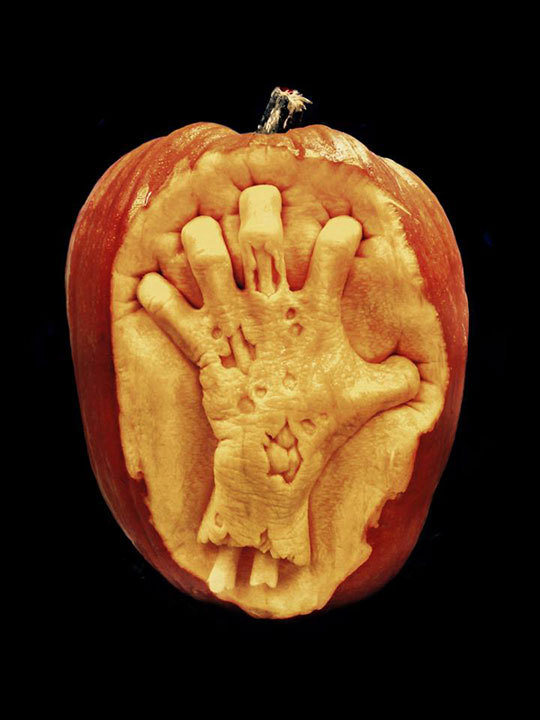 pumpkin carving by ray villafane studios (9)