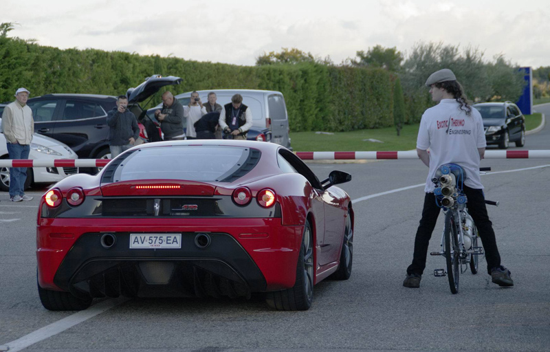 Rocket-Powered Bicycle Beats Ferrari, Reaches Top Speed of 207 mph