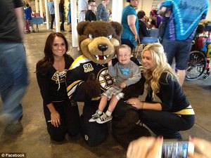 boy with down syndrome leukemia liam fitzgerald fist bumps boston bruins 3 boy with down syndrome leukemia liam fitzgerald fist bumps boston bruins (3)