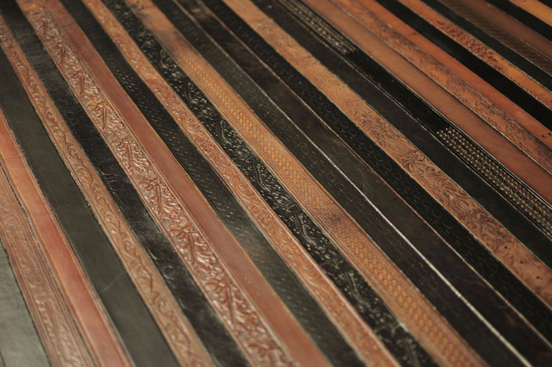 flooring rugs made from old leather belts by TING (6)