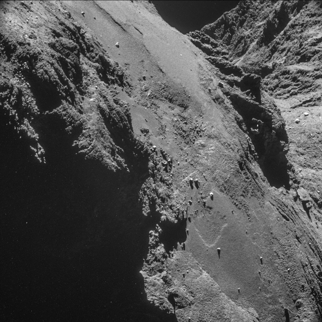 HQ Photos by Rosetta and Philae (2)